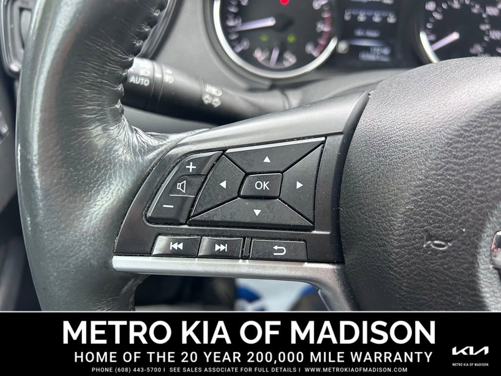 Used 2017 Nissan Rogue SL w/ SL Premium Package image 18