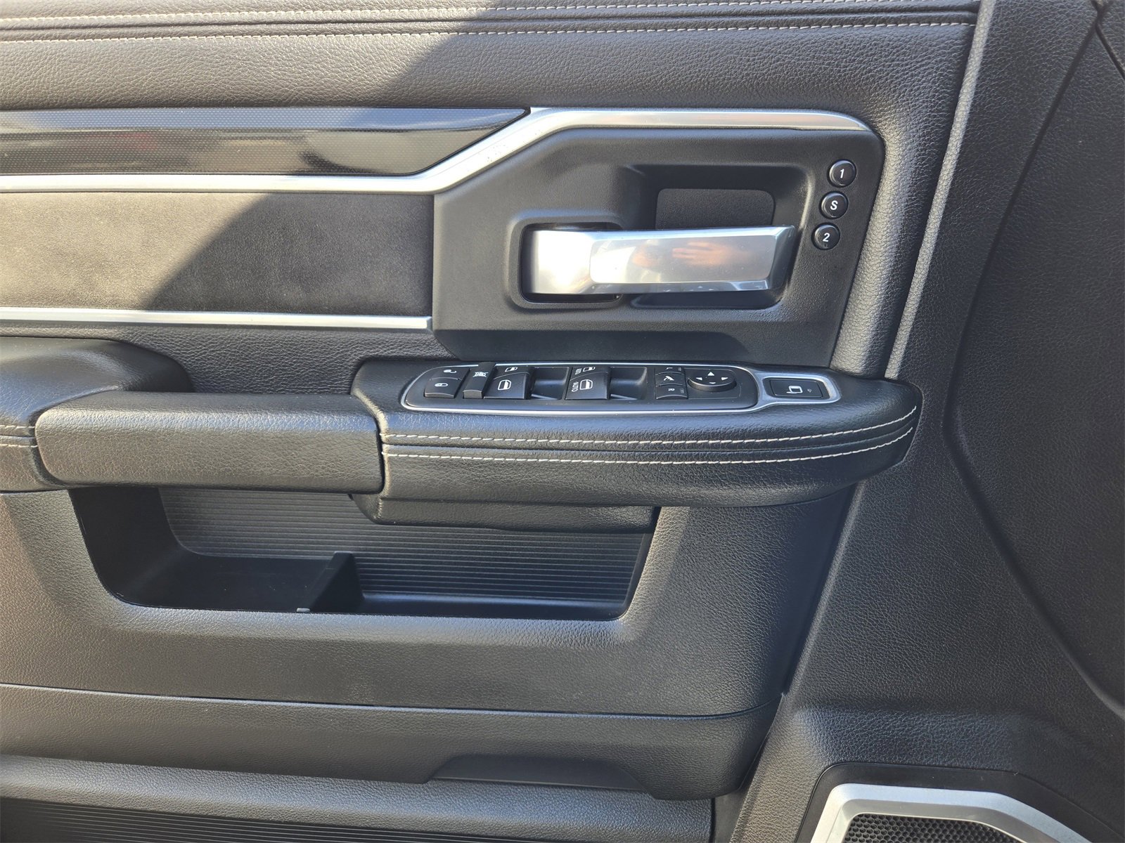 Used 2020 RAM 3500 Laramie w/ Night Edition image 21