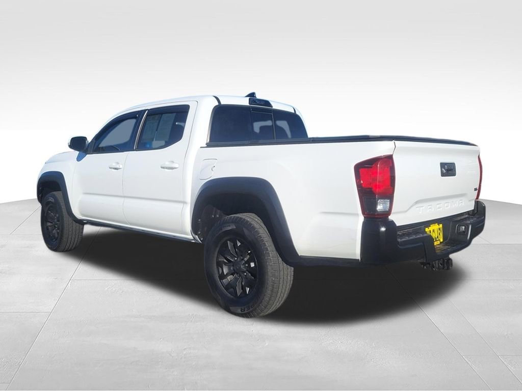 Used 2018 Toyota Tacoma TRD Off-Road image 3