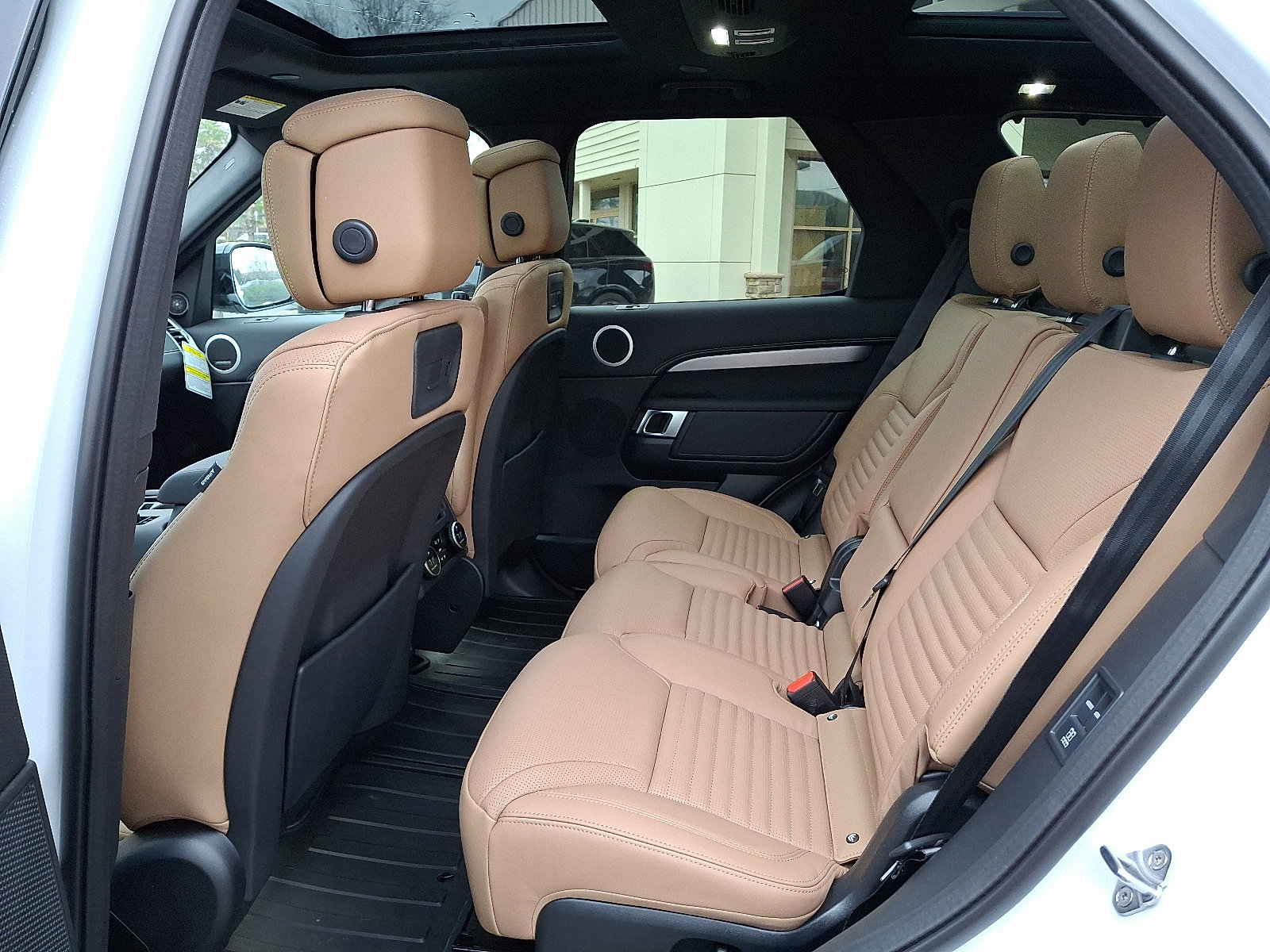 New 2026 Land Rover Discovery Limited Edition image 8