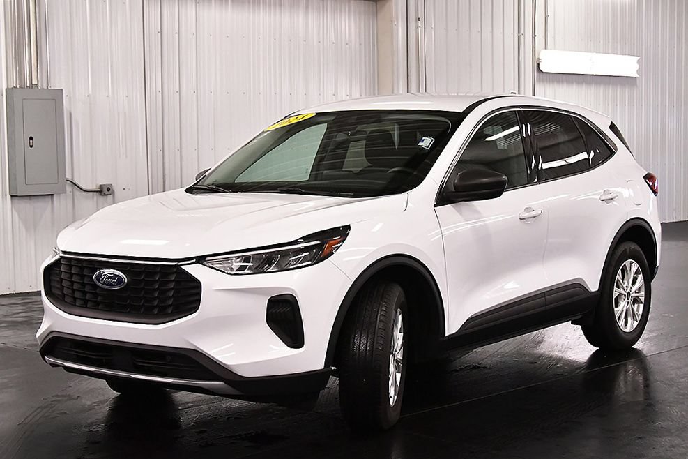 Used 2024 Ford Escape Active AWD/4WD image 3