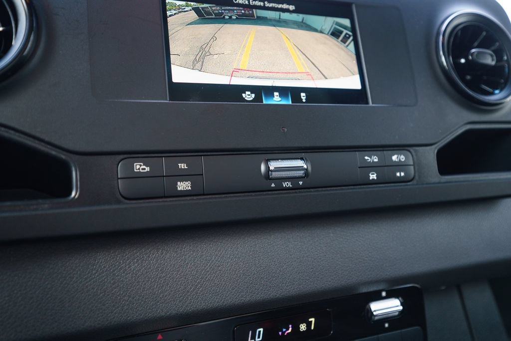 Used 2023 Mercedes-Benz Sprinter 2500 image 31