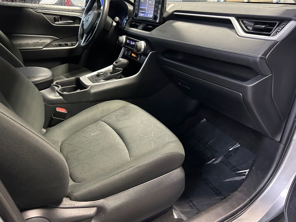 Used 2021 Toyota RAV4 XLE image 27
