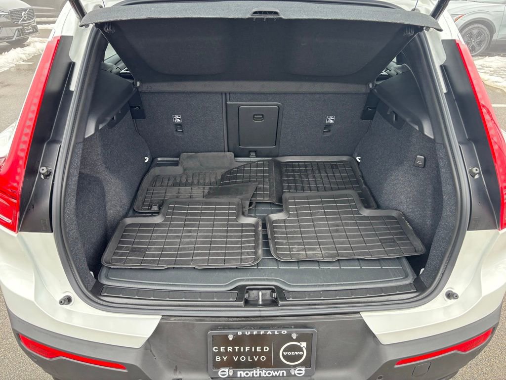 Certified 2026 Volvo XC40 B5 Plus w/ Protection Package Premier image 22