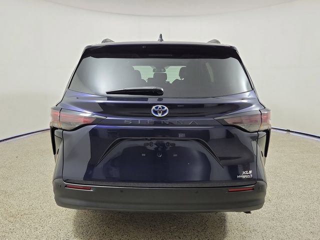 Used 2024 Toyota Sienna XLE FWD image 6