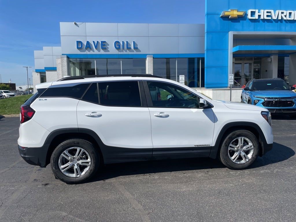 Certified 2022 GMC Terrain SLE w/ Driver Convenience Package image 2