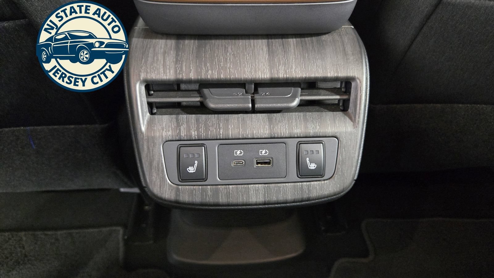 Used 2023 Nissan Ariya AWD image 28