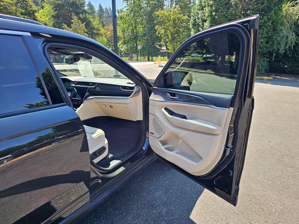 Used 2023 Jeep Grand Cherokee L Limited w/ Luxury Tech Group II AWD/4WD image 31