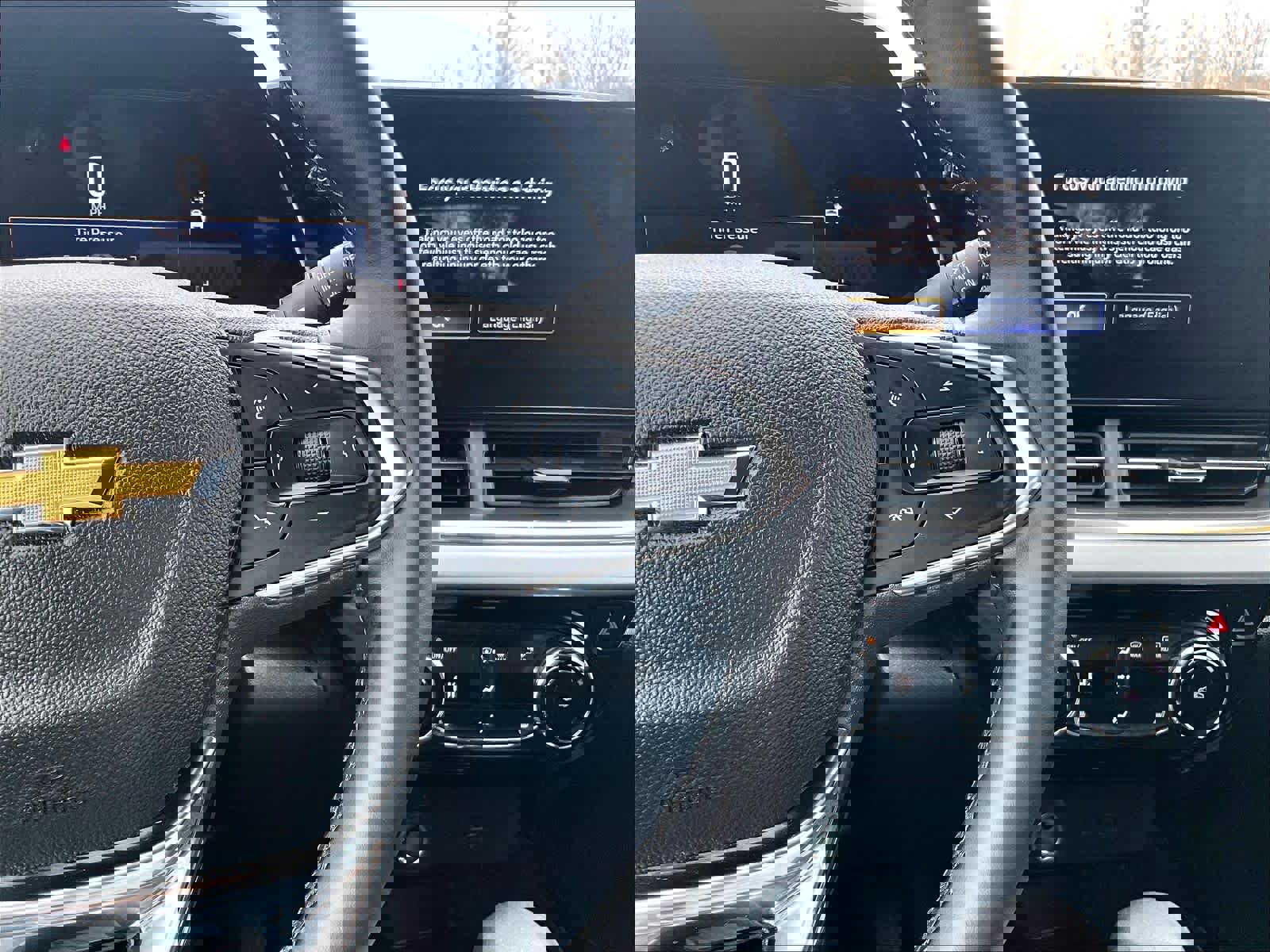 Used 2025 Chevrolet Trax LT w/ LT Convenience Package image 24