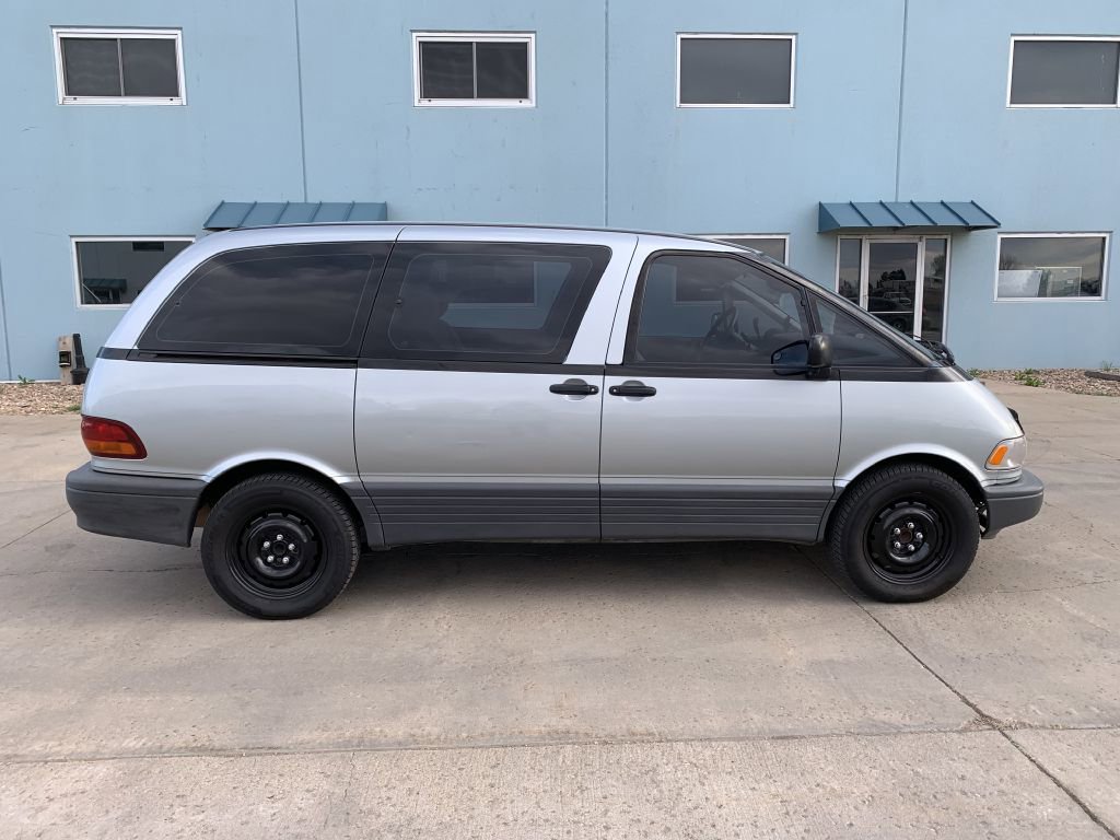 Used 1992 Toyota Previa Deluxe RWD image 2
