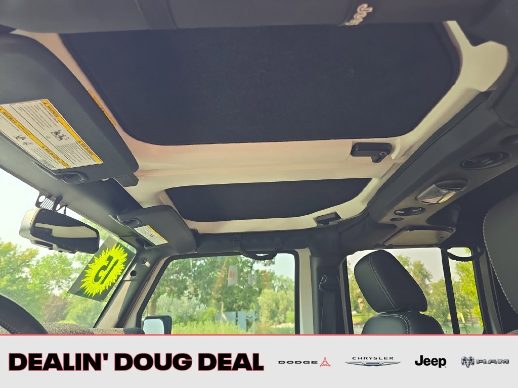 Used 2015 Jeep Wrangler Unlimited Rubicon AWD/4WD image 21