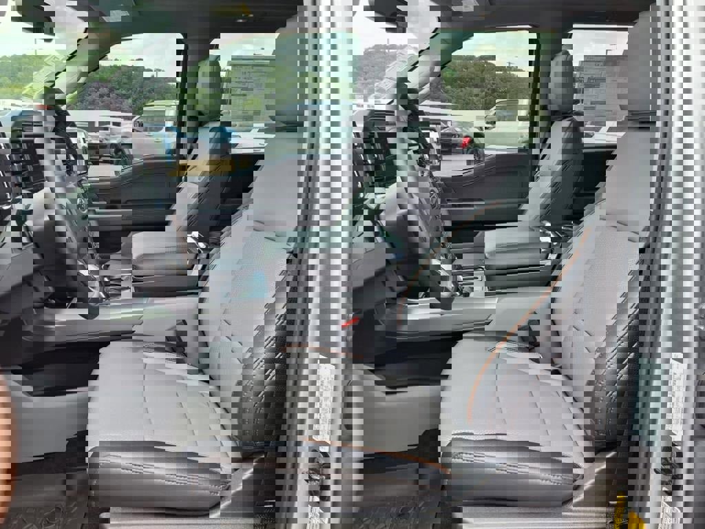 New 2025 Ford F150 Lariat w/ Equipment Group 501A Mid image 46