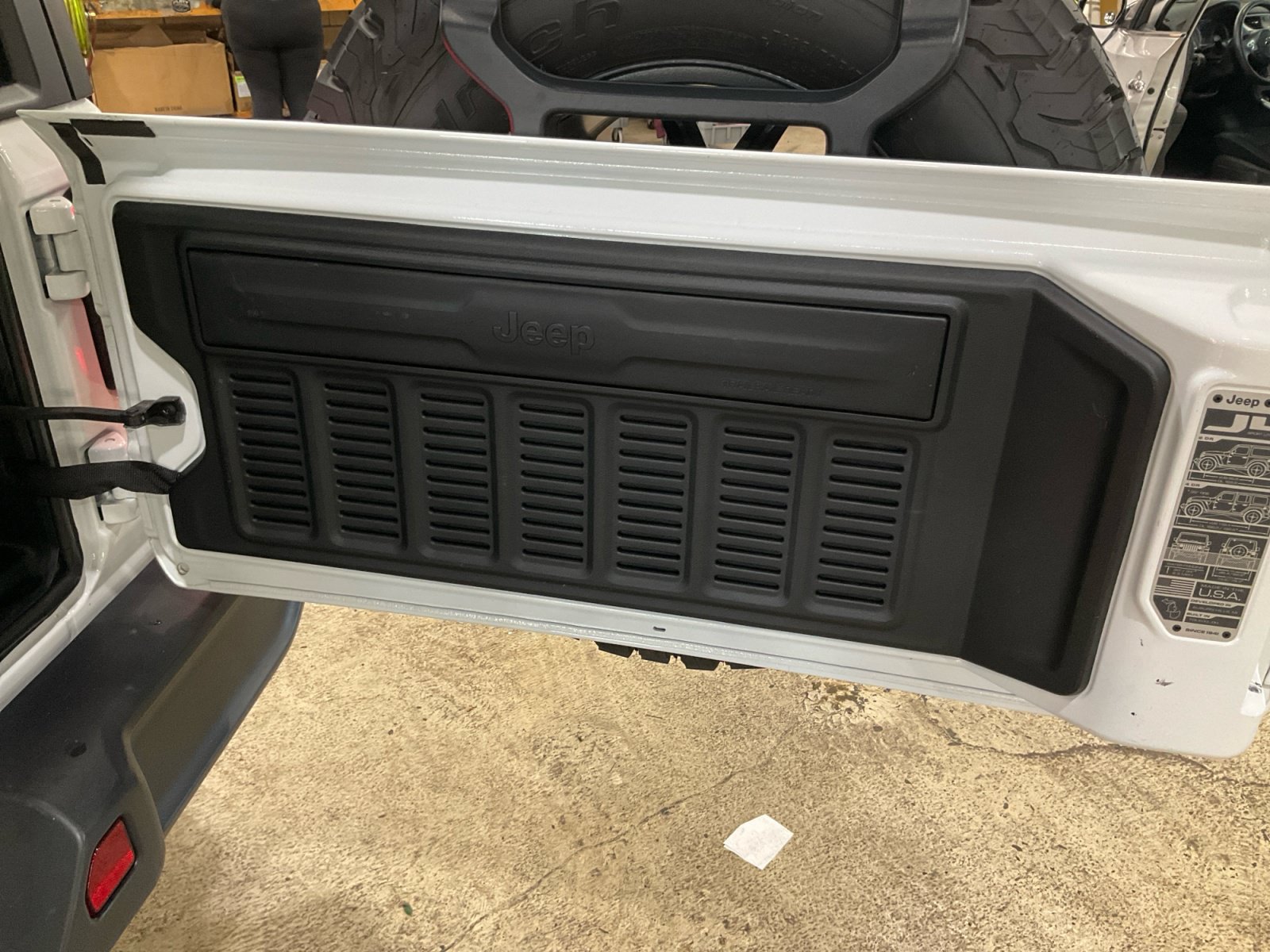 Used 2025 Jeep Wrangler Unlimited Rubicon w/ Convenience Group AWD/4WD image 27