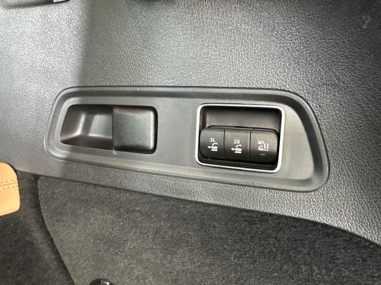 Used 2025 Mercedes-Benz GLS 450 4MATIC image 10