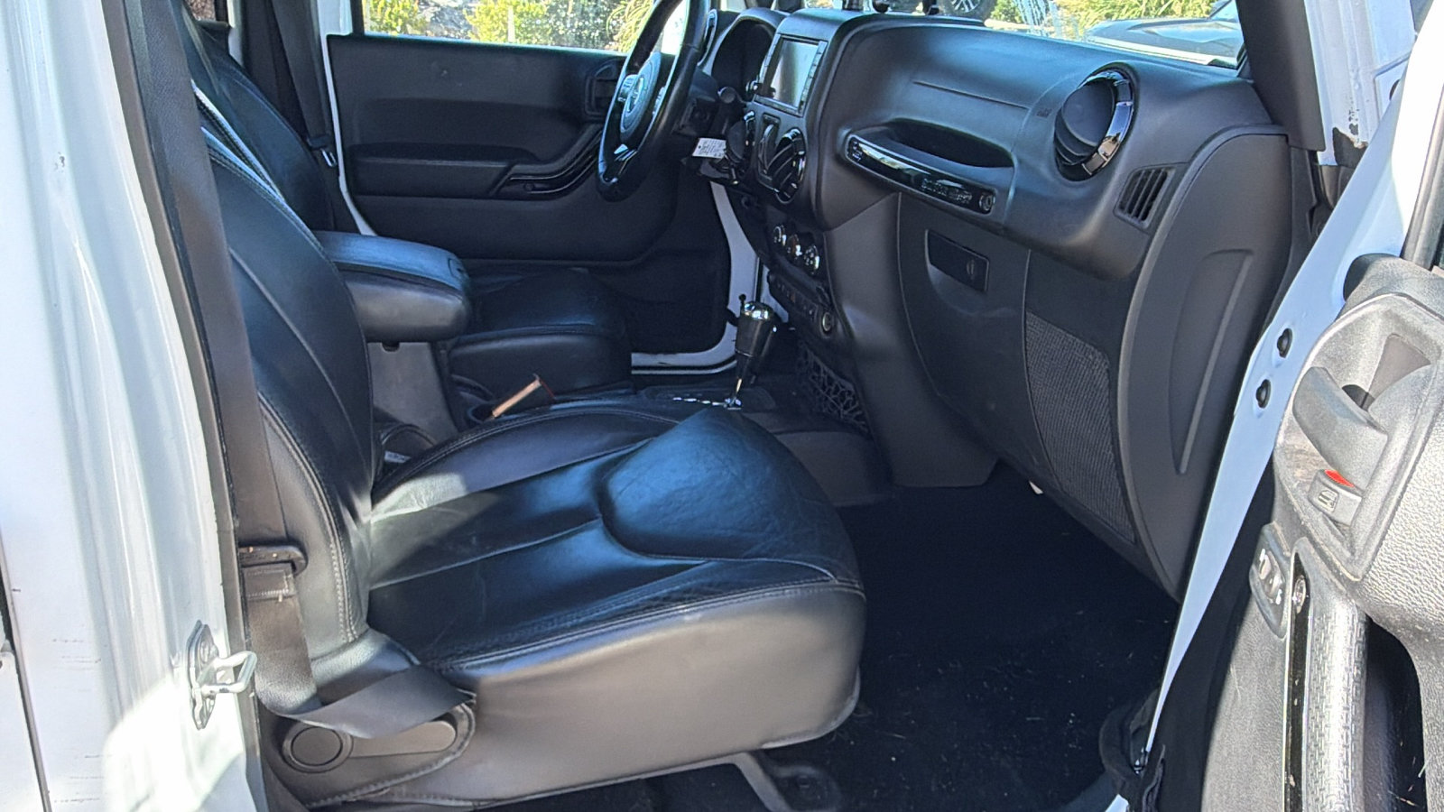Used 2014 Jeep Wrangler Unlimited Sahara AWD/4WD image 19