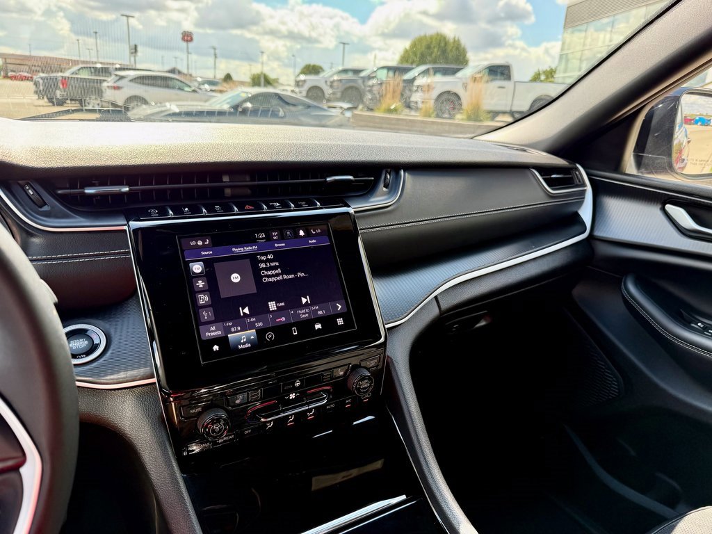 Used 2023 Jeep Grand Cherokee Altitude image 21