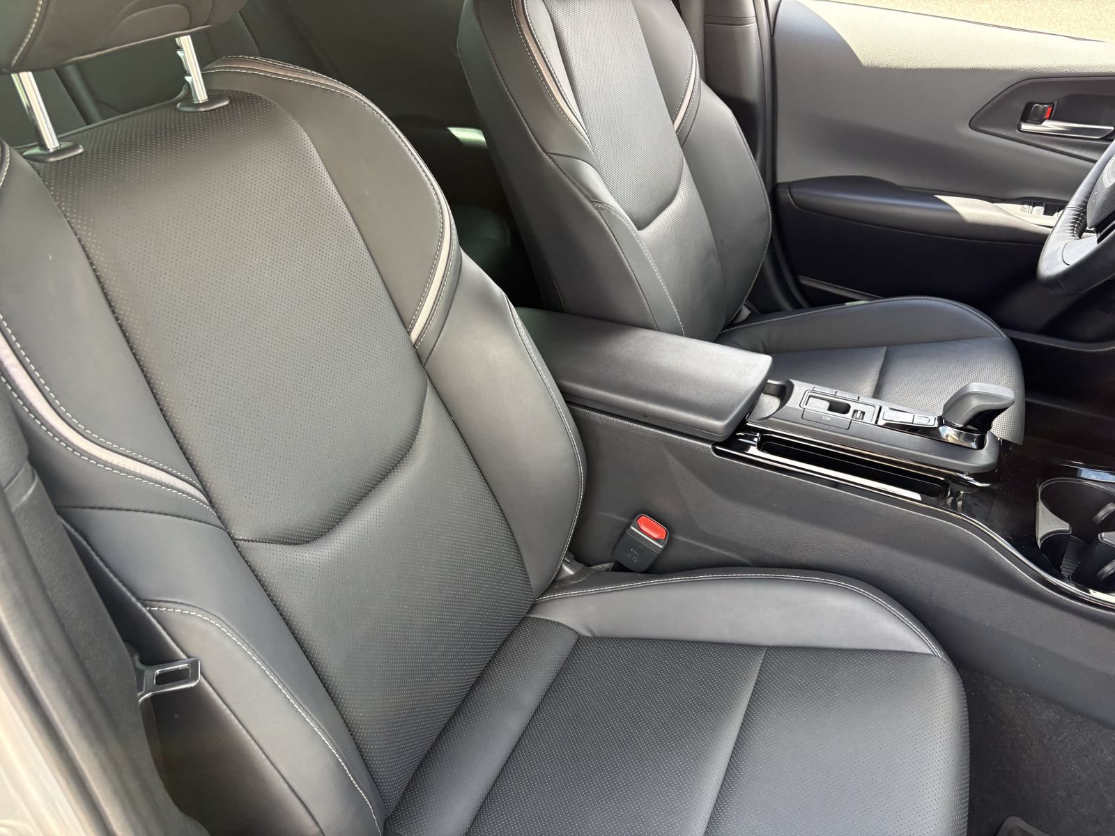 Used 2024 Toyota Prius Limited w/ Limited Premium Package FWD image 12
