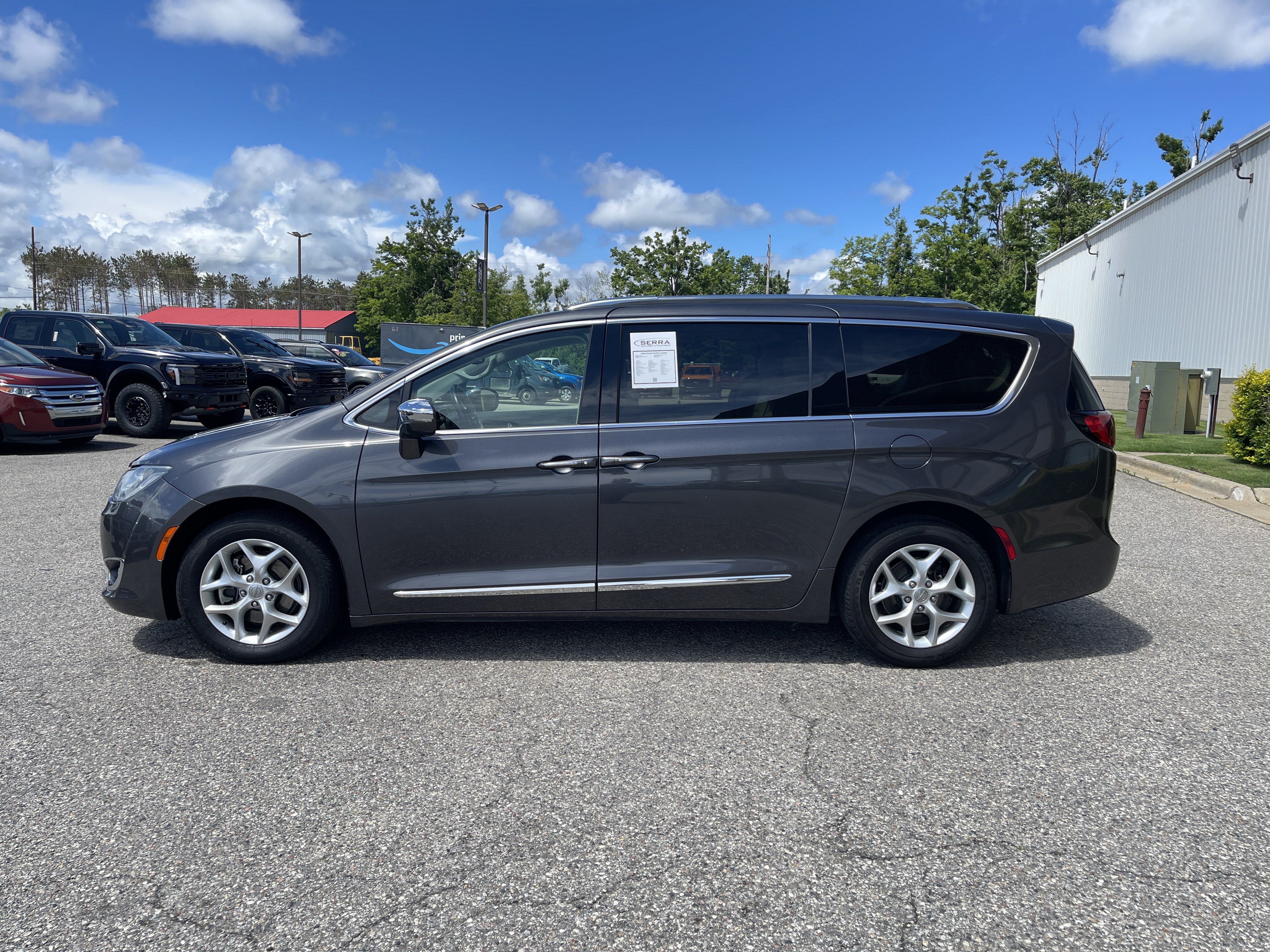 Used 2020 Chrysler Pacifica Limited FWD image 6