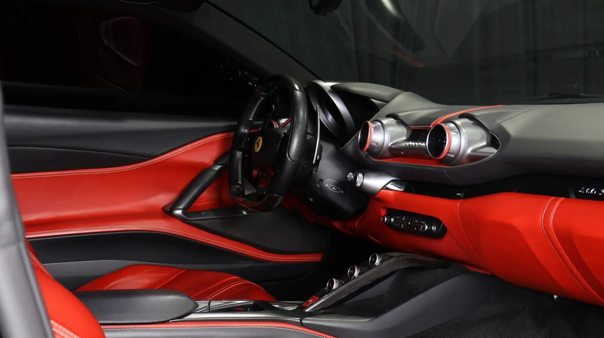 Used 2019 Ferrari 812 Superfast RWD image 14