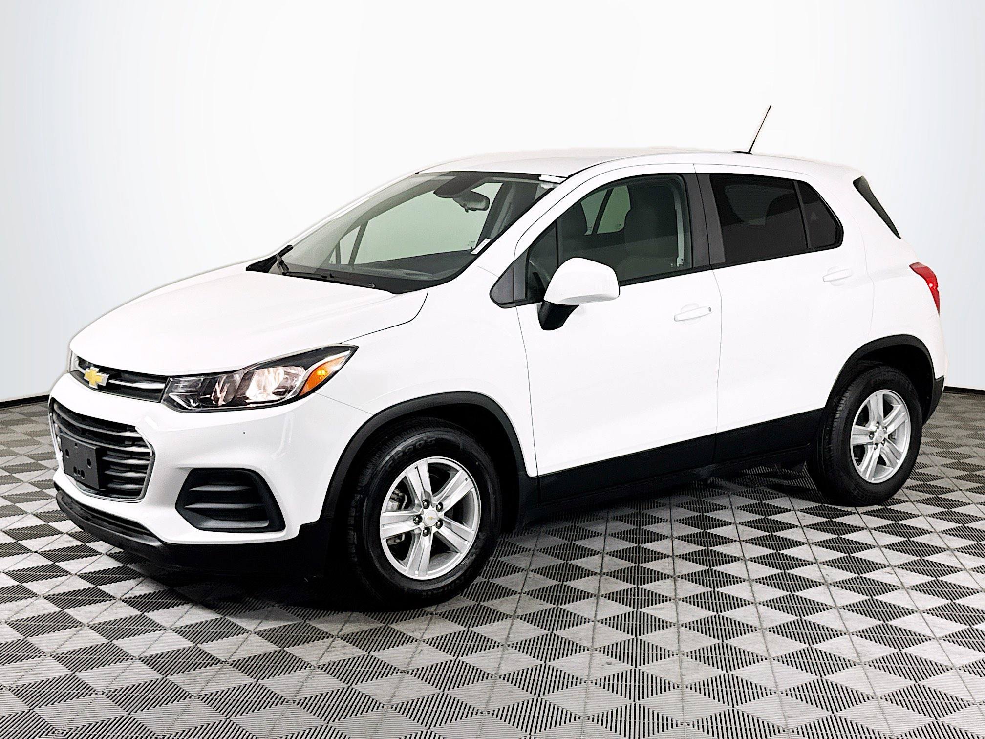 Used 2021 Chevrolet Trax LS w/ Tint and Cruise Package FWD image 4