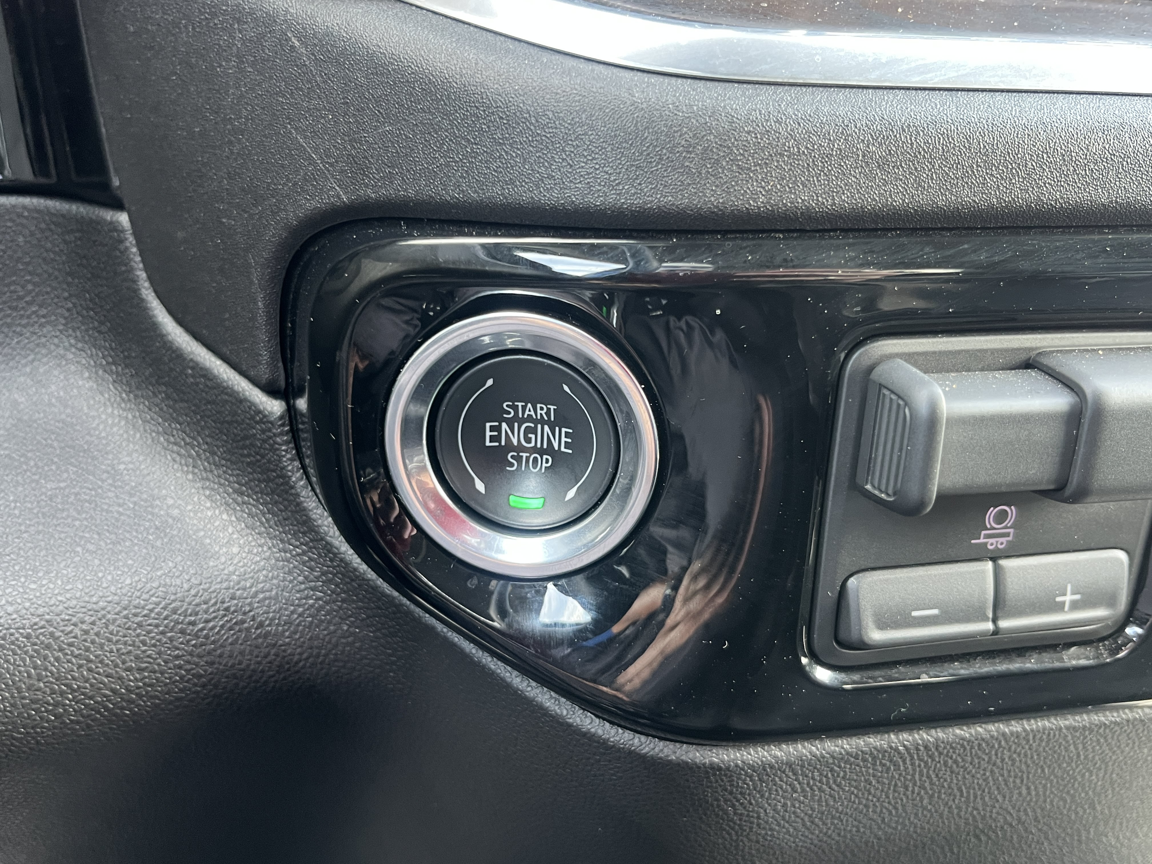 Used 2026 GMC Sierra 1500 SLT AWD/4WD image 26