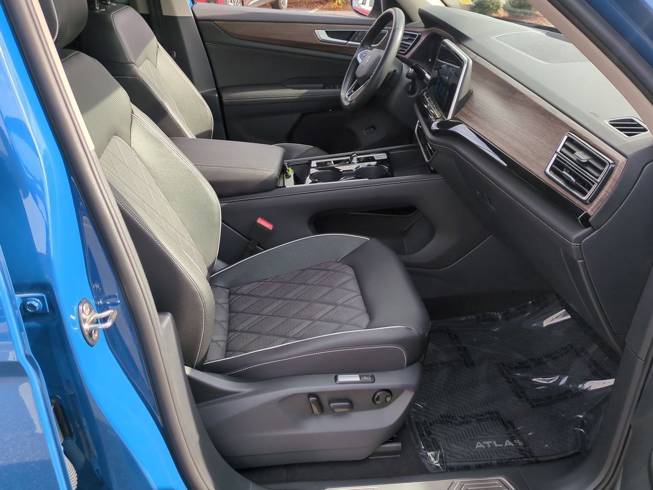 Used 2025 Volkswagen Atlas SEL Premium R-Line image 44