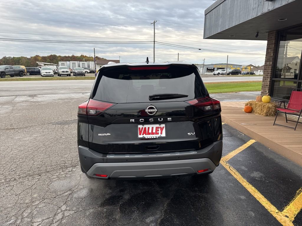 Used 2023 Nissan Rogue SV w/ SV Premium B Package image 7