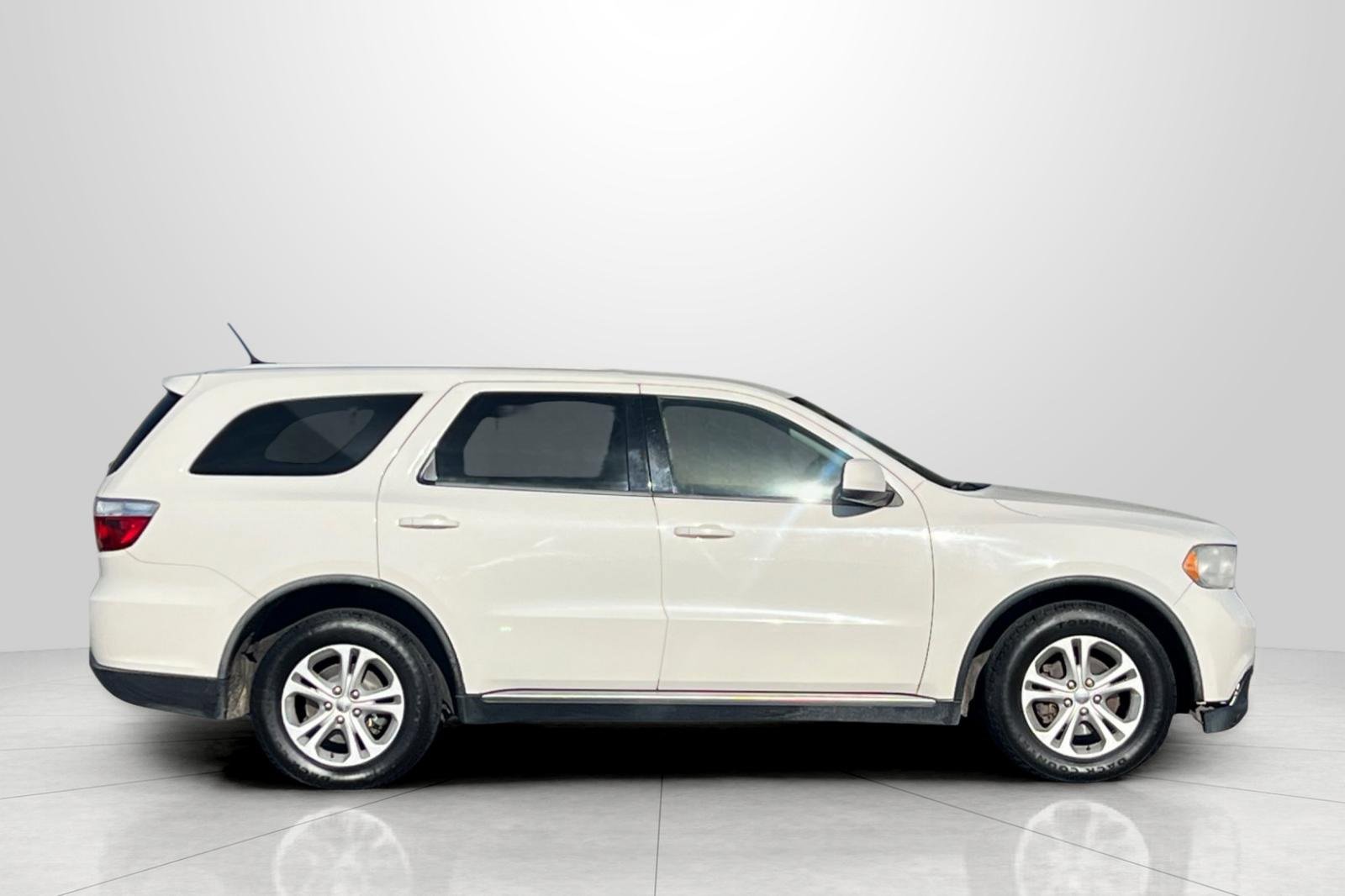 Used 2012 Dodge Durango SXT w/ Trailer Tow Group IV image 3