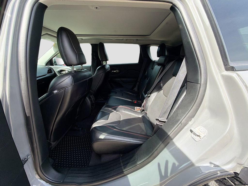 Used 2022 Jeep Cherokee Trailhawk w/ Trailhawk Elite Value Package AWD/4WD image 26