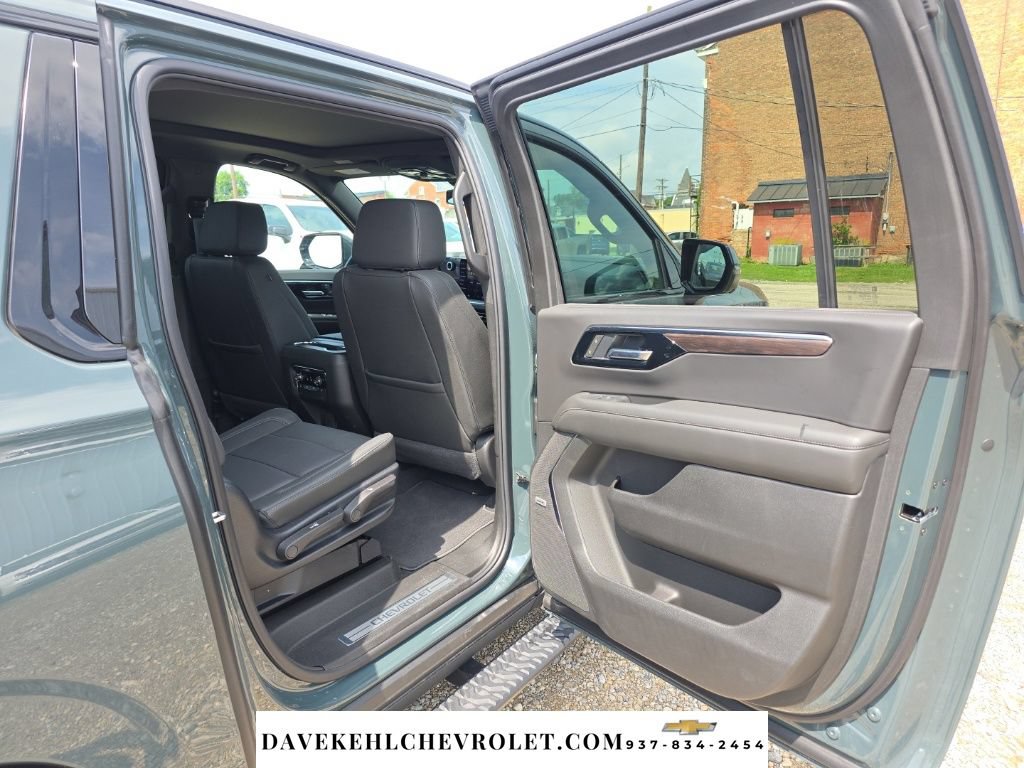 Used 2026 Chevrolet Suburban Z71 w/ Comfort Package AWD/4WD image 26