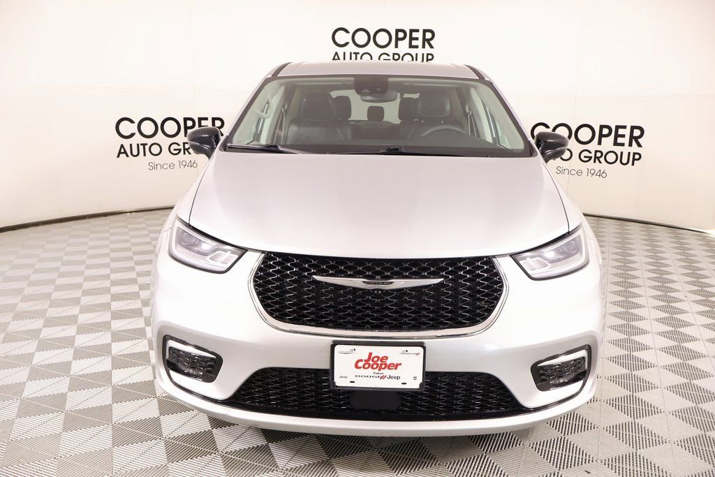 Used 2024 Chrysler Pacifica Touring-L FWD image 9
