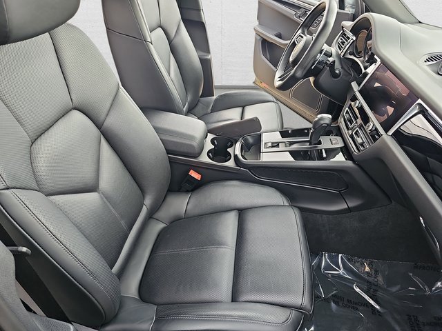 Used 2024 Porsche Macan image 10