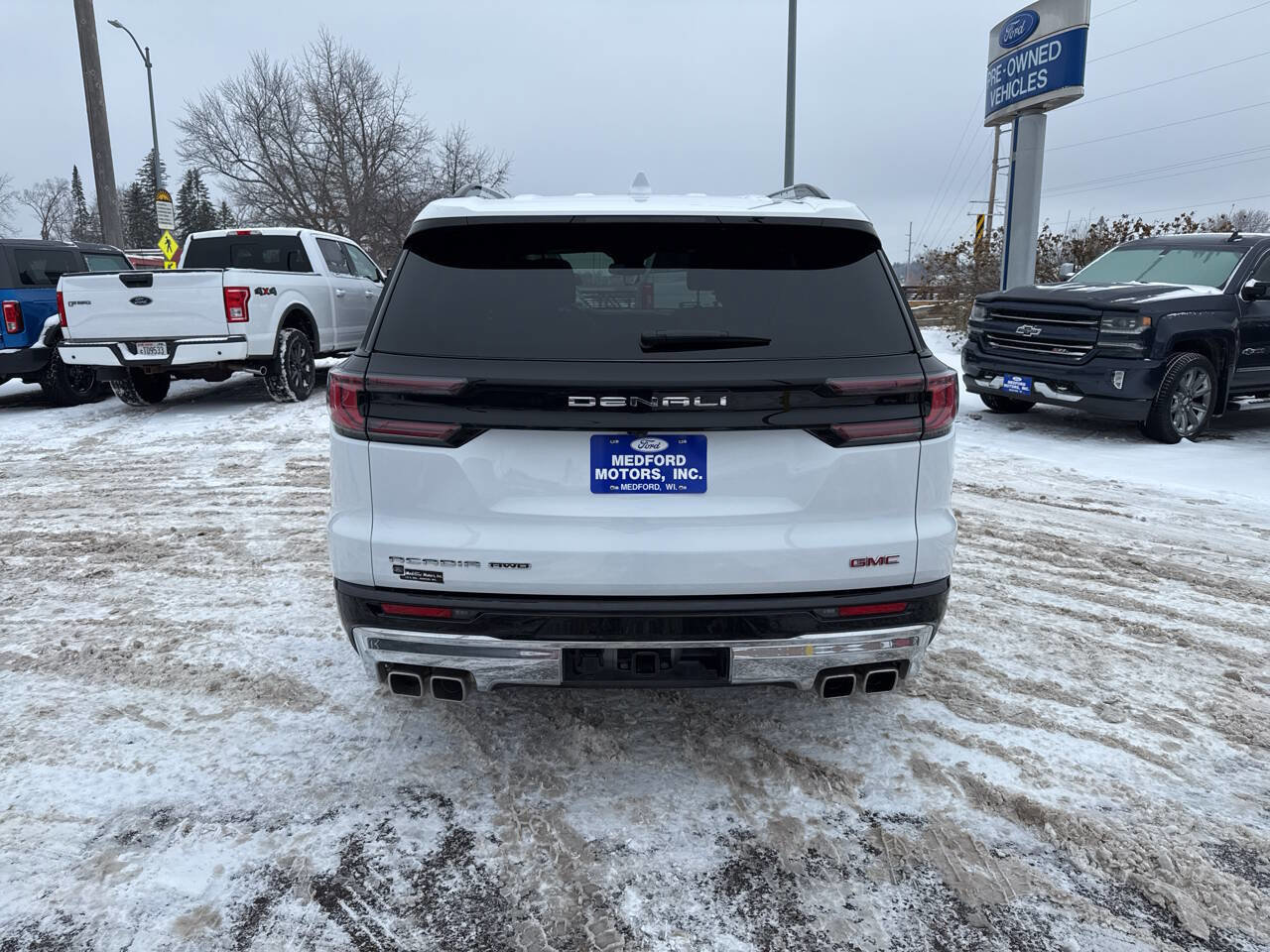 Used 2024 GMC Acadia Denali w/ LPO, Floor Liner Package image 4