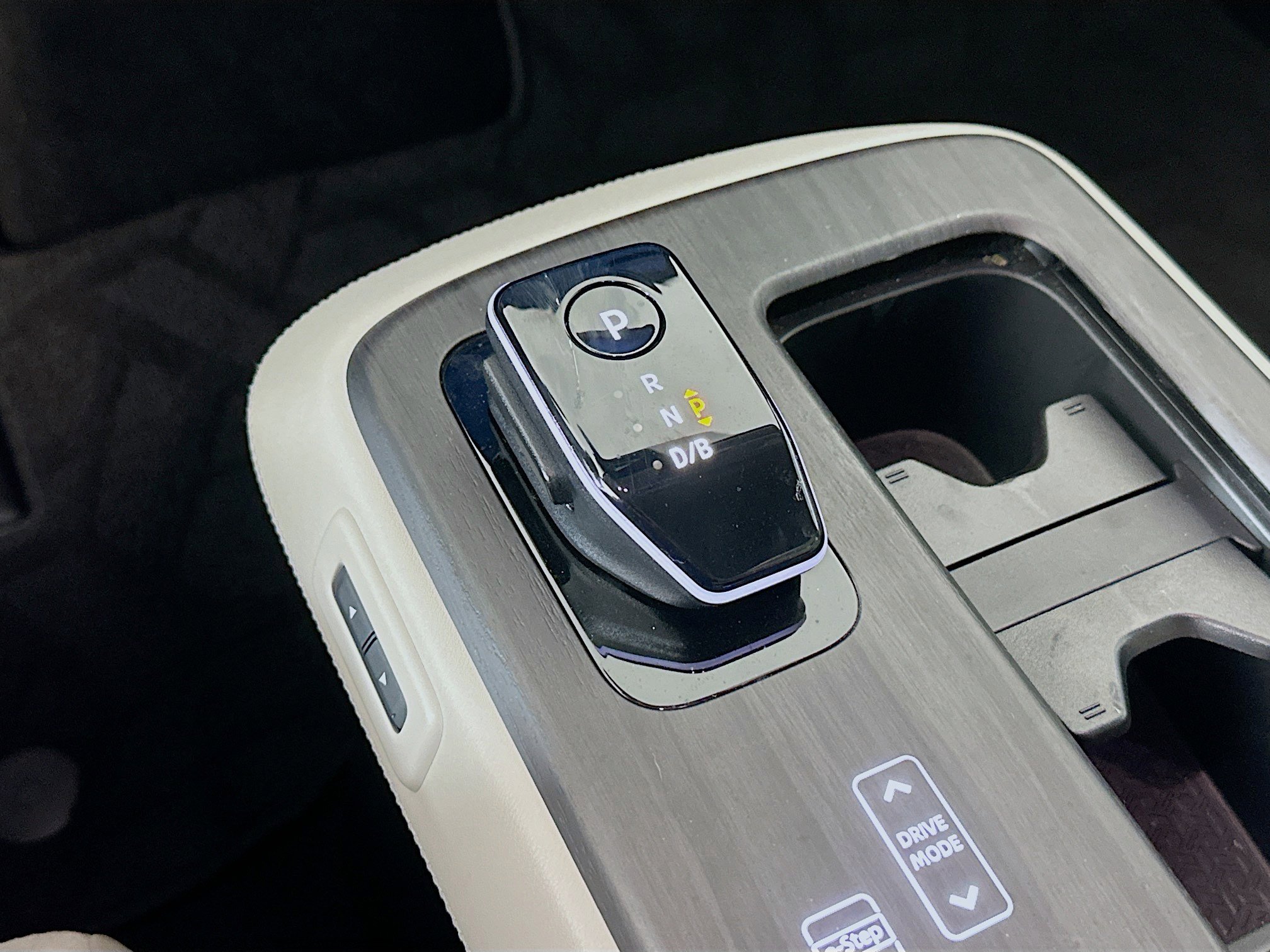 Used 2023 Nissan Ariya FWD image 25