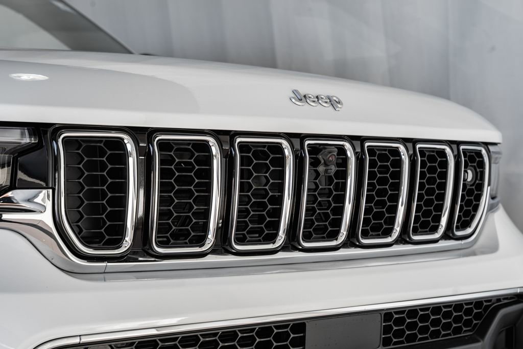 New 2025 Jeep Grand Cherokee Overland w/ Adv Protech Group III AWD/4WD image 11