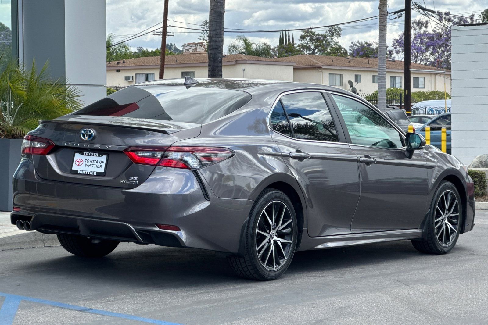Used 2022 Toyota Camry SE FWD image 5