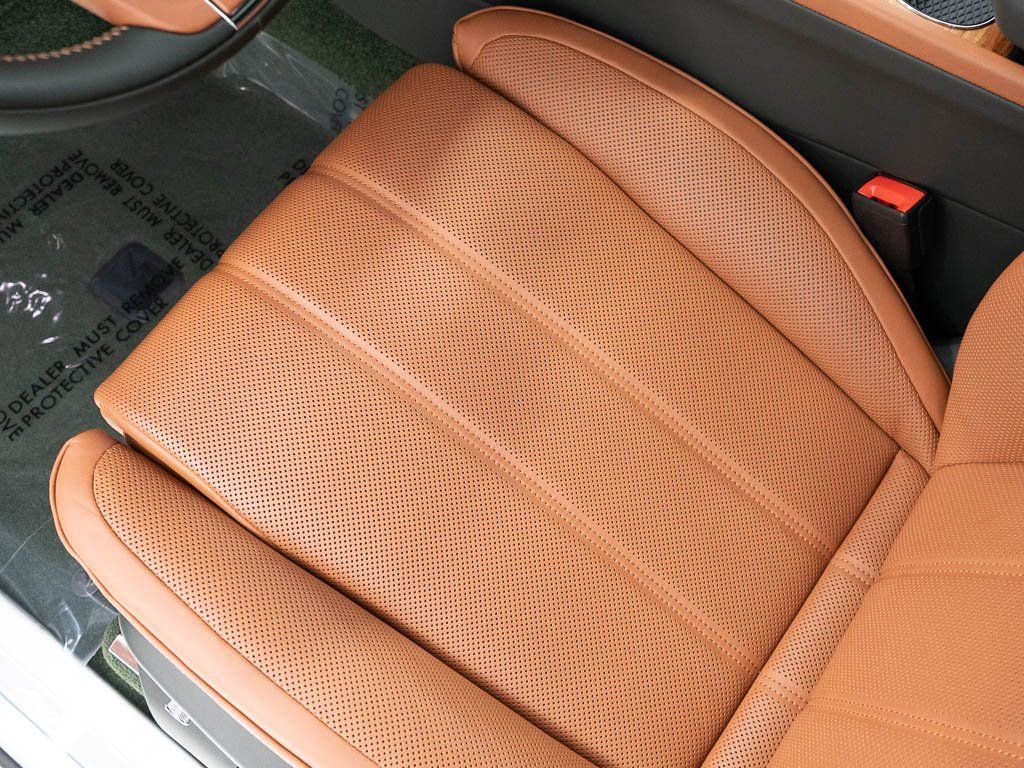 Certified 2025 Bentley Bentayga Extended Wheelbase image 19