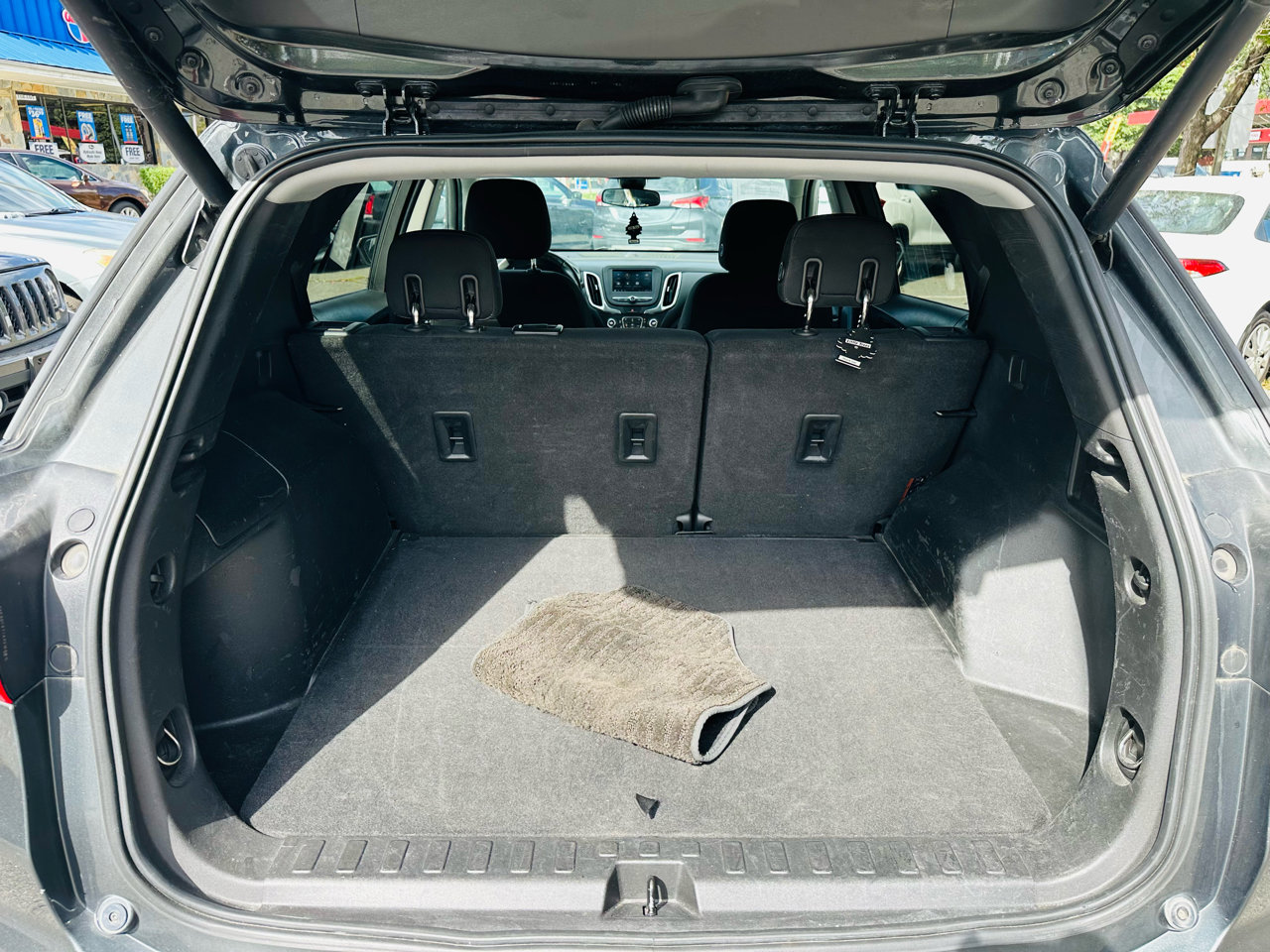 Used 2020 Chevrolet Equinox LT w/ Driver Convenience Package image 21