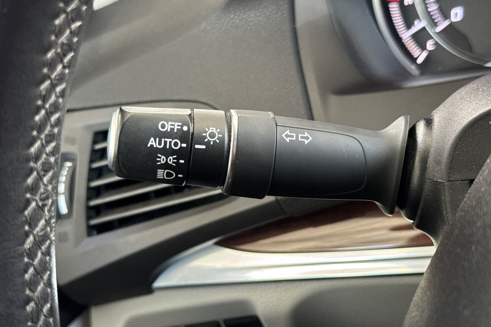 Used 2016 Acura MDX w/ Technology Package AWD/4WD image 33