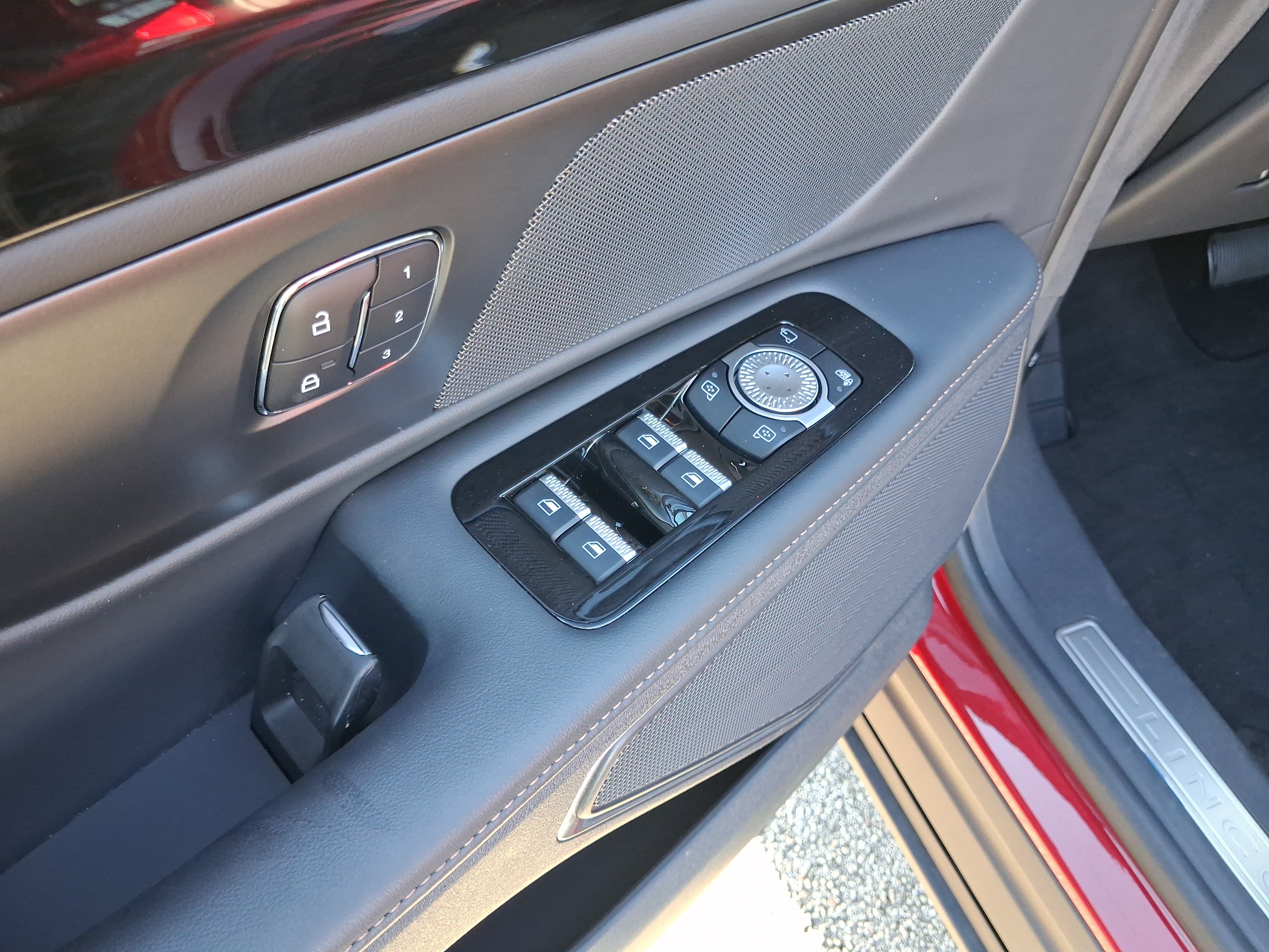 Certified 2024 Lincoln Nautilus Reserve w/ Jet Appearance Package (87T) AWD/4WD image 14