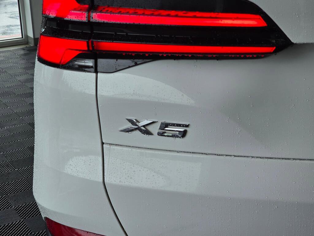 Used 2025 BMW X5 xDrive50e image 13