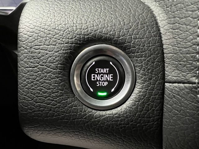 Used 2022 GMC Yukon XL Denali w/ Advanced Technology Package AWD/4WD image 31