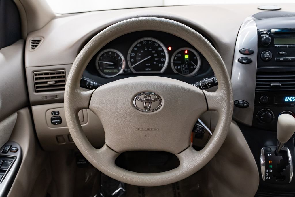 Used 2010 Toyota Sienna CE FWD image 13
