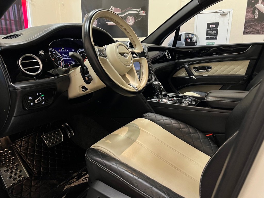 Used 2019 Bentley Bentayga image 43