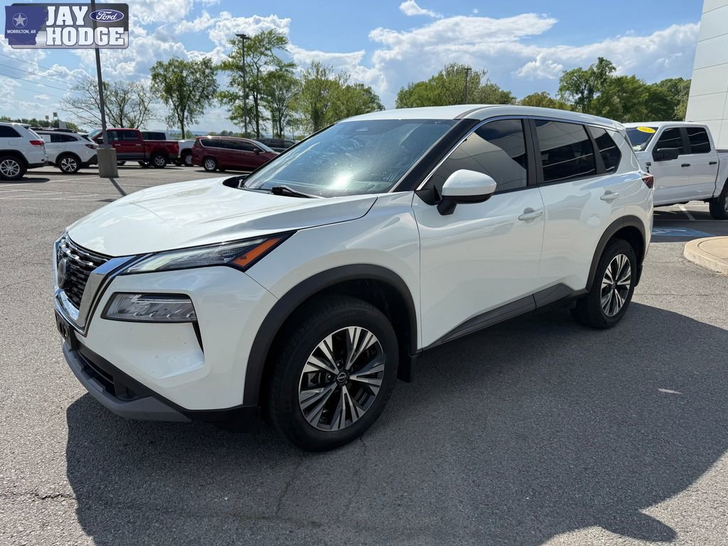 Used 2023 Nissan Rogue SV image 2