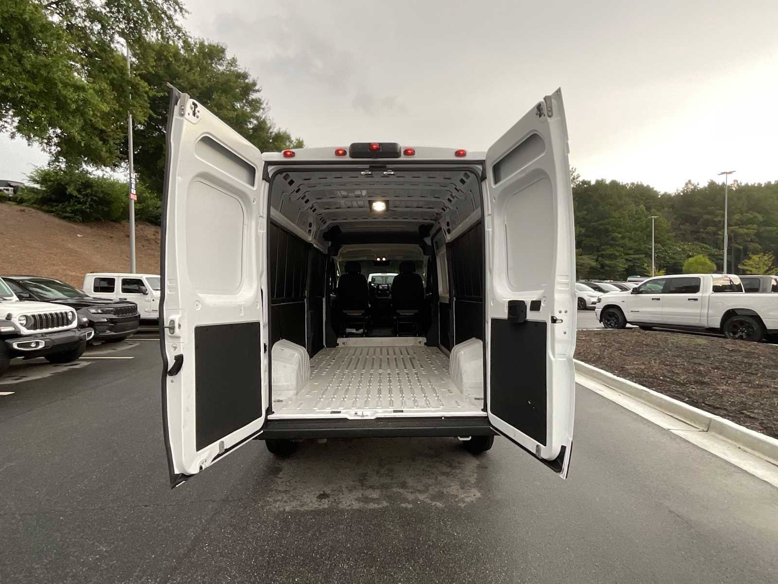 Used 2024 RAM ProMaster 2500 w/ Convenience Group FWD image 24