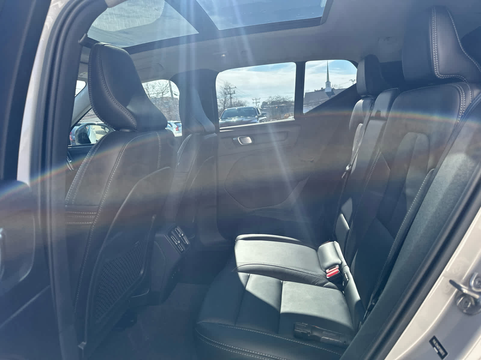 Used 2023 Volvo XC40 B5 Plus w/ Climate Package image 24