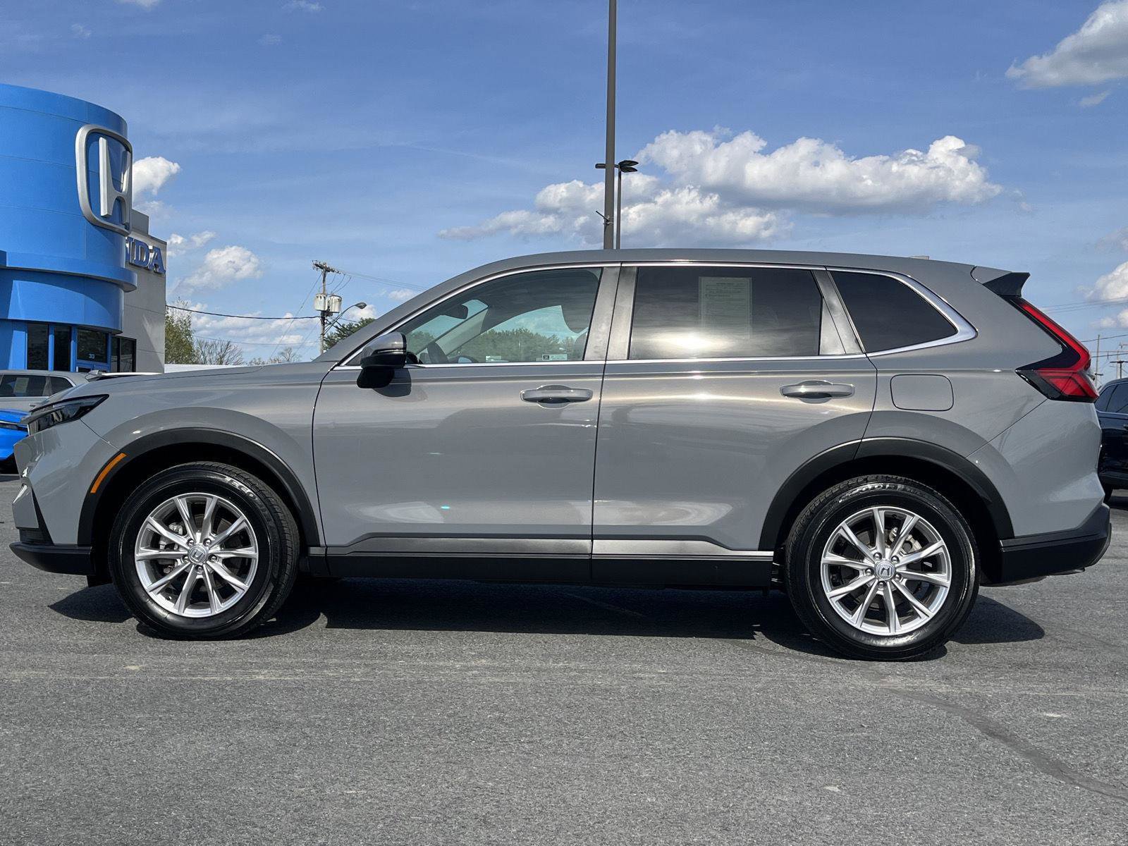 Used 2024 Honda CR-V EX image 10