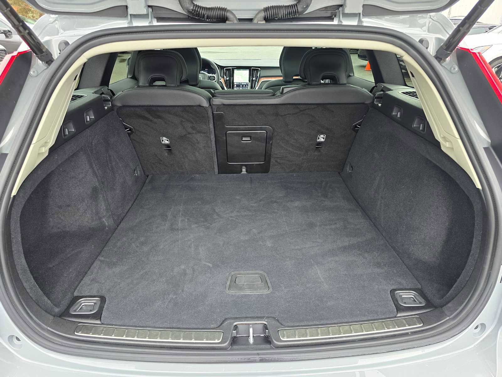Certified 2025 Volvo V60 B5 Cross Country Plus image 14