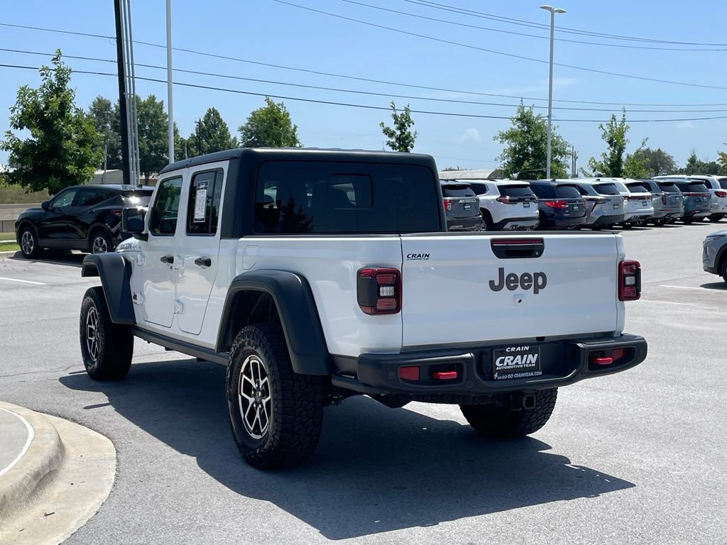Used 2024 Jeep Gladiator Rubicon w/ Technology Group AWD/4WD image 5